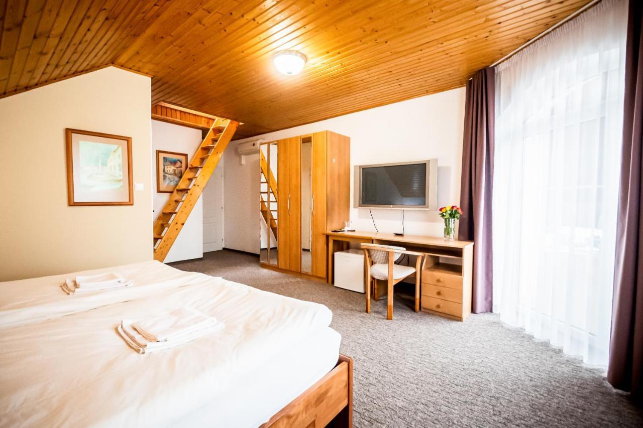 Hotel Squash Centrum Prievidza Luaran gambar