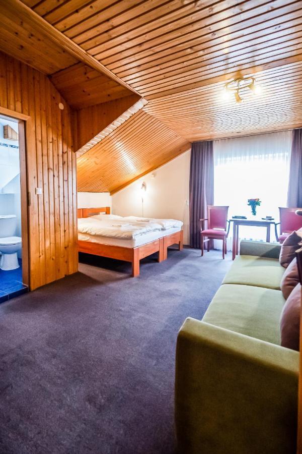 Hotel Squash Centrum Prievidza Luaran gambar
